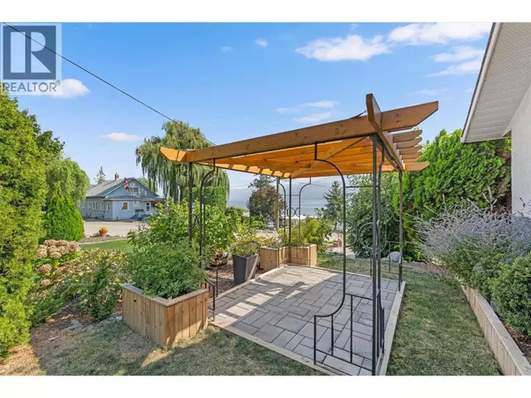 3702 Beach Avenue, Peachland, BC V0H1X0