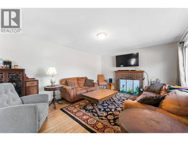 545 Bay Avenue, Kelowna, BC V1Y7J8