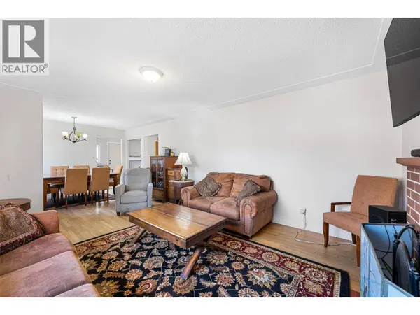 545 Bay Avenue, Kelowna, BC V1Y7J8