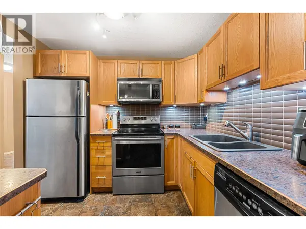 284 Yortkon AVE #205, Penticton, BC V2A3V5