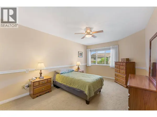2200 Gordon DR #33, Kelowna, BC V1Y8T7