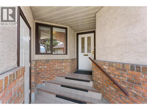 2200 Gordon DR #33, Kelowna, BC V1Y8T7
