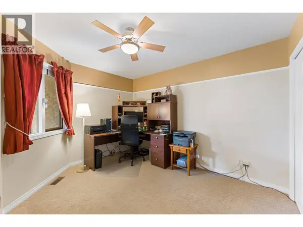 2200 Gordon DR #33, Kelowna, BC V1Y8T7