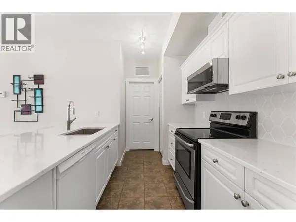 3550 Woodsdale RD #303, Lake Country, BC V4V1Y9