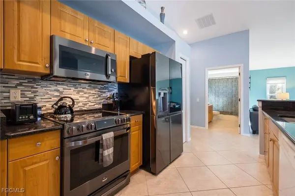 1300 NW 8th PL, Cape Coral, FL 33993