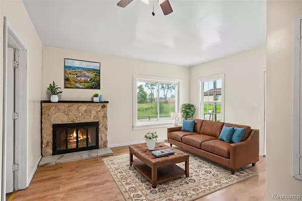 1496 E Parkwood Avenue, Burton, MI 48529