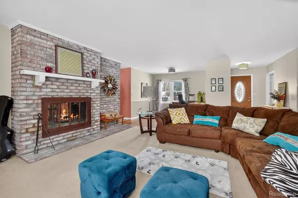 11303 Old Bridge RD, Grand Blanc, MI 48439