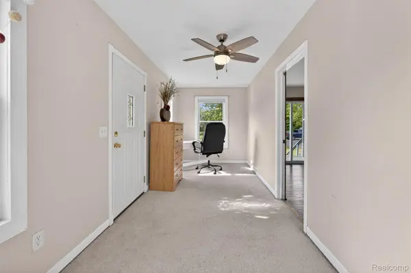 2154 W Maple AVE, Flint Charter Township, MI 48507