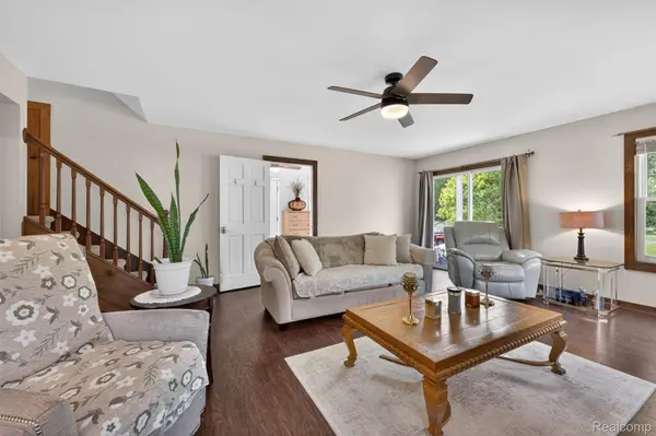 2154 W Maple AVE, Flint Charter Township, MI 48507