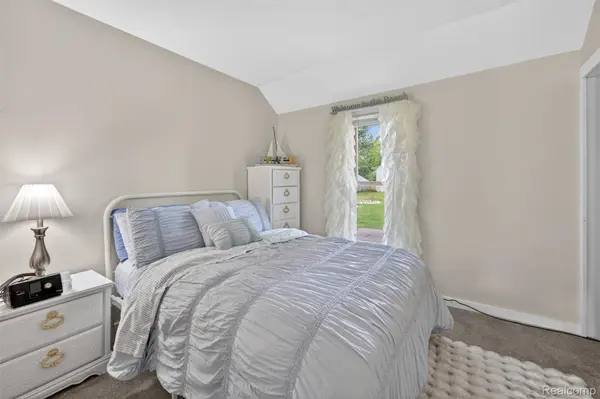 2154 W Maple AVE, Flint Charter Township, MI 48507