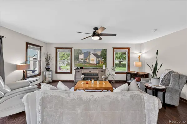2154 W Maple AVE, Flint Charter Township, MI 48507
