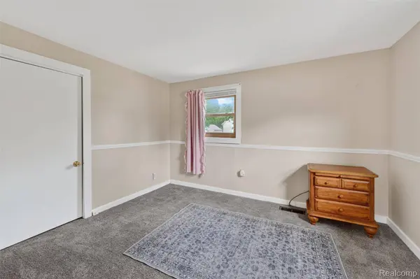 2154 W Maple AVE, Flint Charter Township, MI 48507