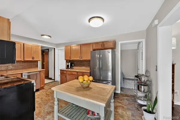 2154 W Maple AVE, Flint Charter Township, MI 48507