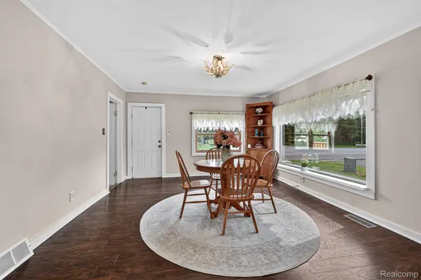 2154 W Maple AVE, Flint Charter Township, MI 48507