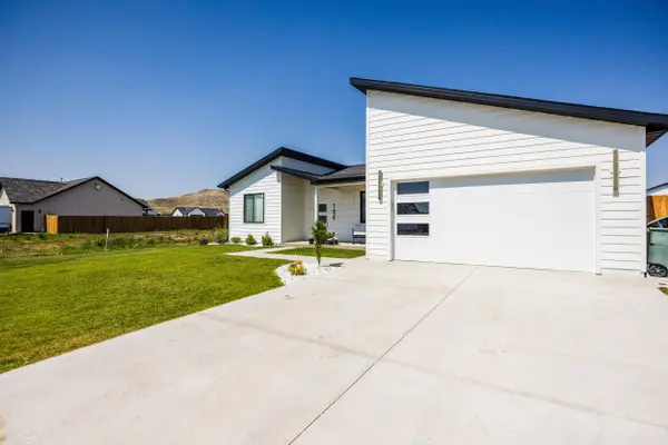 1429 Silverton DR, Ranchester, WY 82839