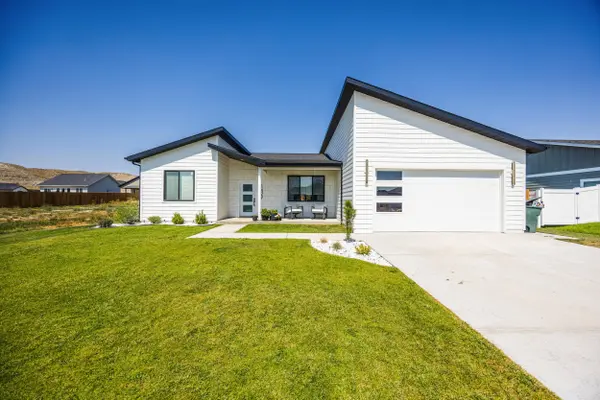 1429 Silverton DR, Ranchester, WY 82839