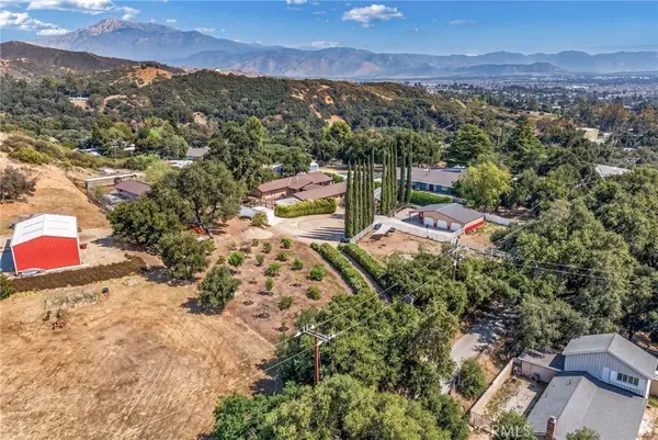9312 Avenida Altura Bella, Cherry Valley, CA 92223