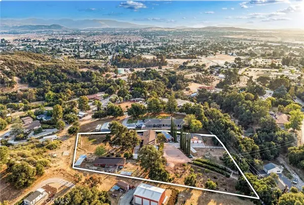 9312 Avenida Altura Bella, Cherry Valley, CA 92223