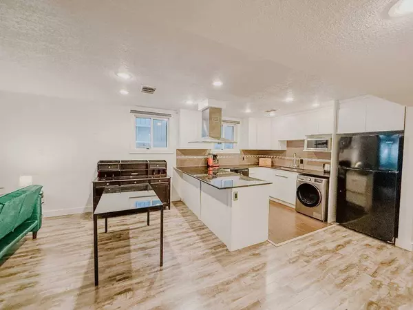 1908 28 AVE SW #101, Calgary, AB T2T 1K1