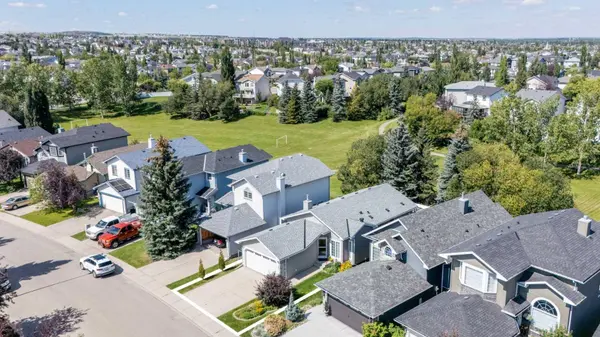22 Somerside MNR SW, Calgary, AB T2Y 3G5