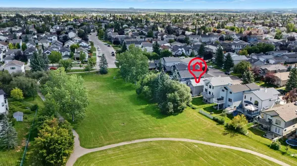 22 Somerside MNR SW, Calgary, AB T2Y 3G5