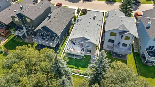 22 Somerside MNR SW, Calgary, AB T2Y 3G5