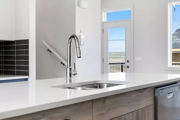 21 Southborough LN, Cochrane, AB T4C 3J4