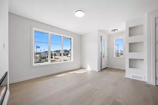 21 Southborough LN, Cochrane, AB T4C 3J4