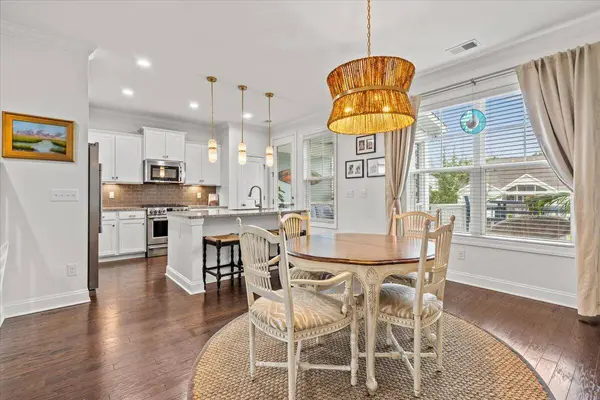1582 Prince Edward St, Mount Pleasant, SC 29466