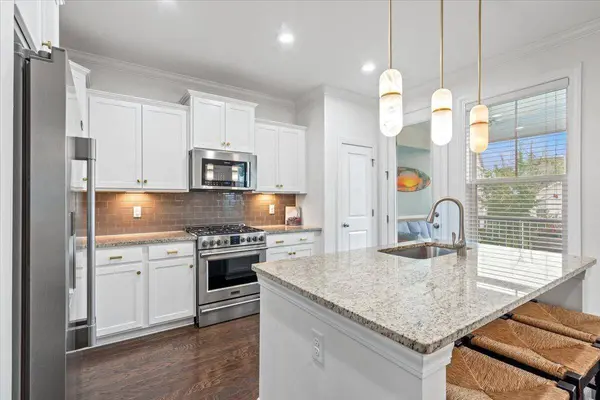 1582 Prince Edward St, Mount Pleasant, SC 29466