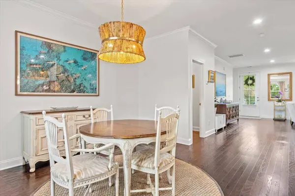 1582 Prince Edward St, Mount Pleasant, SC 29466