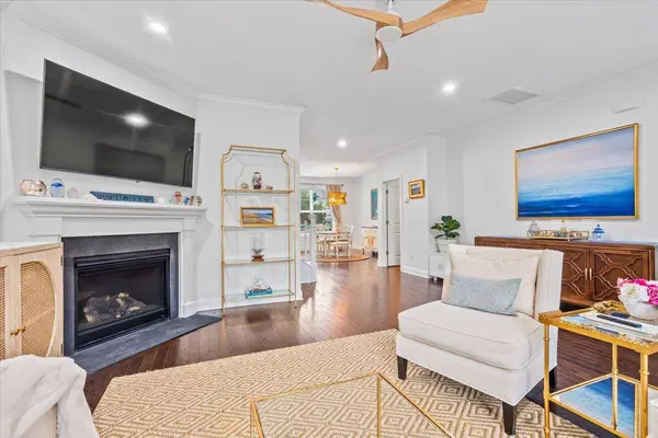 1582 Prince Edward St, Mount Pleasant, SC 29466