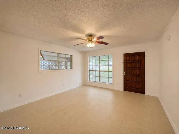 916 St Martin ST, St. Martinville, LA 70582