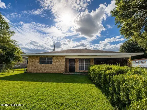 916 St Martin ST, St. Martinville, LA 70582
