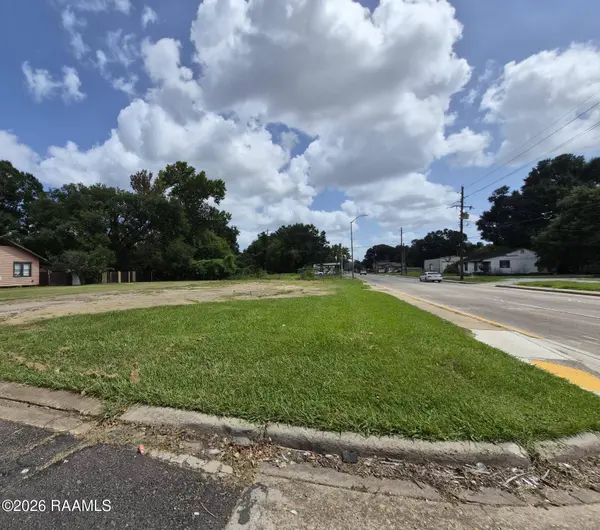 912 NW Evangeline Thruway, Lafayette, LA 70501