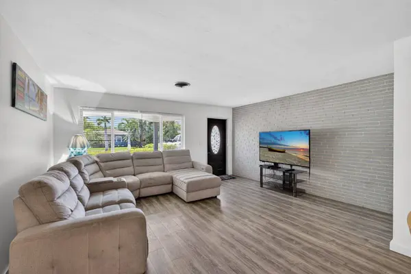 1762 N 15th Ave AVE N, Lake Worth Beach, FL 33460
