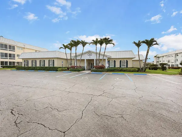 8 Colonial Club DR #303, Boynton Beach, FL 33435