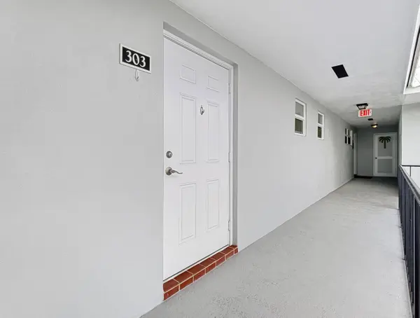 8 Colonial Club DR #303, Boynton Beach, FL 33435