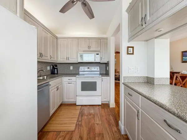 8 Colonial Club DR #303, Boynton Beach, FL 33435