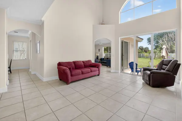 6207 Shadow Tree LN, Lake Worth, FL 33463