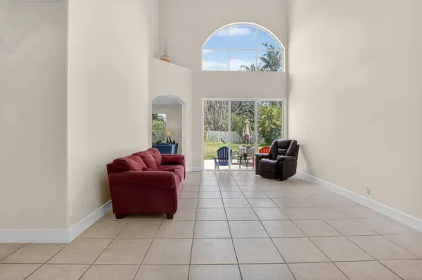 6207 Shadow Tree LN, Lake Worth, FL 33463