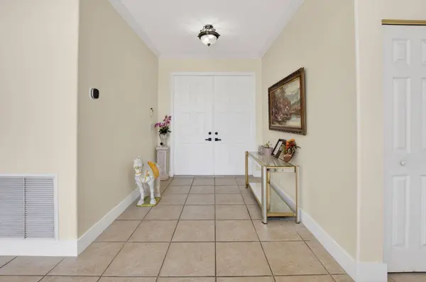 6207 Shadow Tree LN, Lake Worth, FL 33463