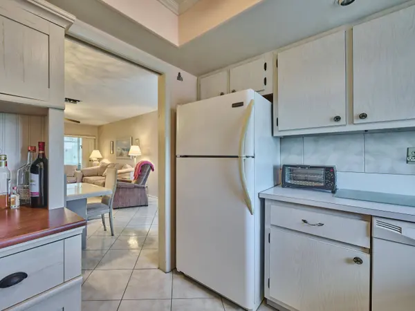 2804 Crosley DR E #F, West Palm Beach, FL 33415