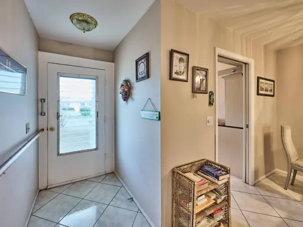 2804 Crosley DR E #F, West Palm Beach, FL 33415