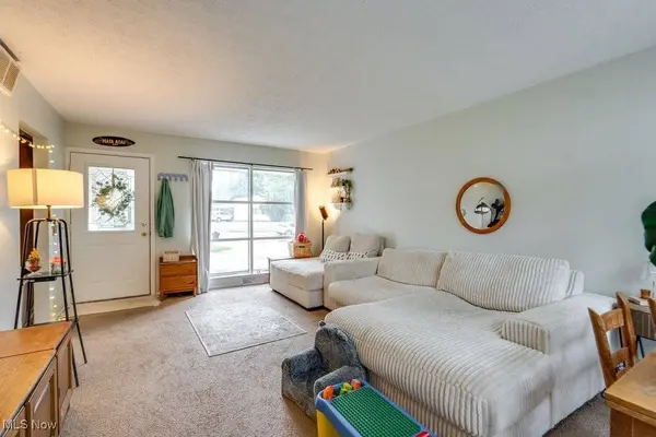 9365 Manorford DR, Parma Heights, OH 44130