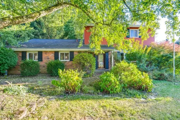 18064 Kenston Lake DR, Chagrin Falls, OH 44023