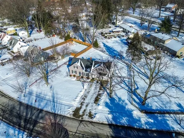 5381 Robinhood DR, Willoughby, OH 44094