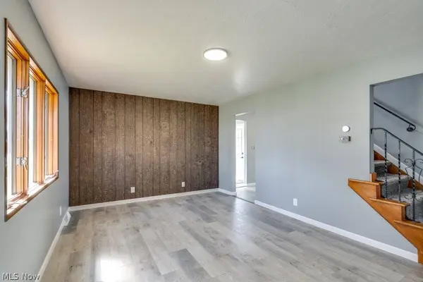 297 Paul ST, Bedford, OH 44146