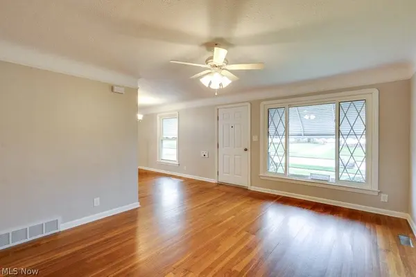 8208 Wainstead DR, Parma, OH 44129