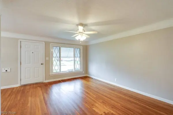 8208 Wainstead DR, Parma, OH 44129